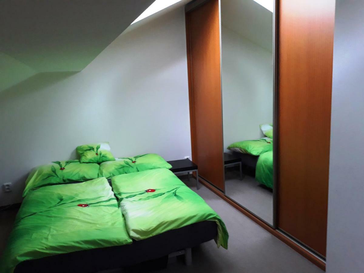 פראג Sunny Two-Story Apartment Kyje מראה חיצוני תמונה